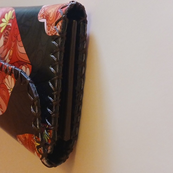 Painted LIPS Printed WALLET Hand Stitched Vegan Leather Multi compartment - Picture 5 of 7